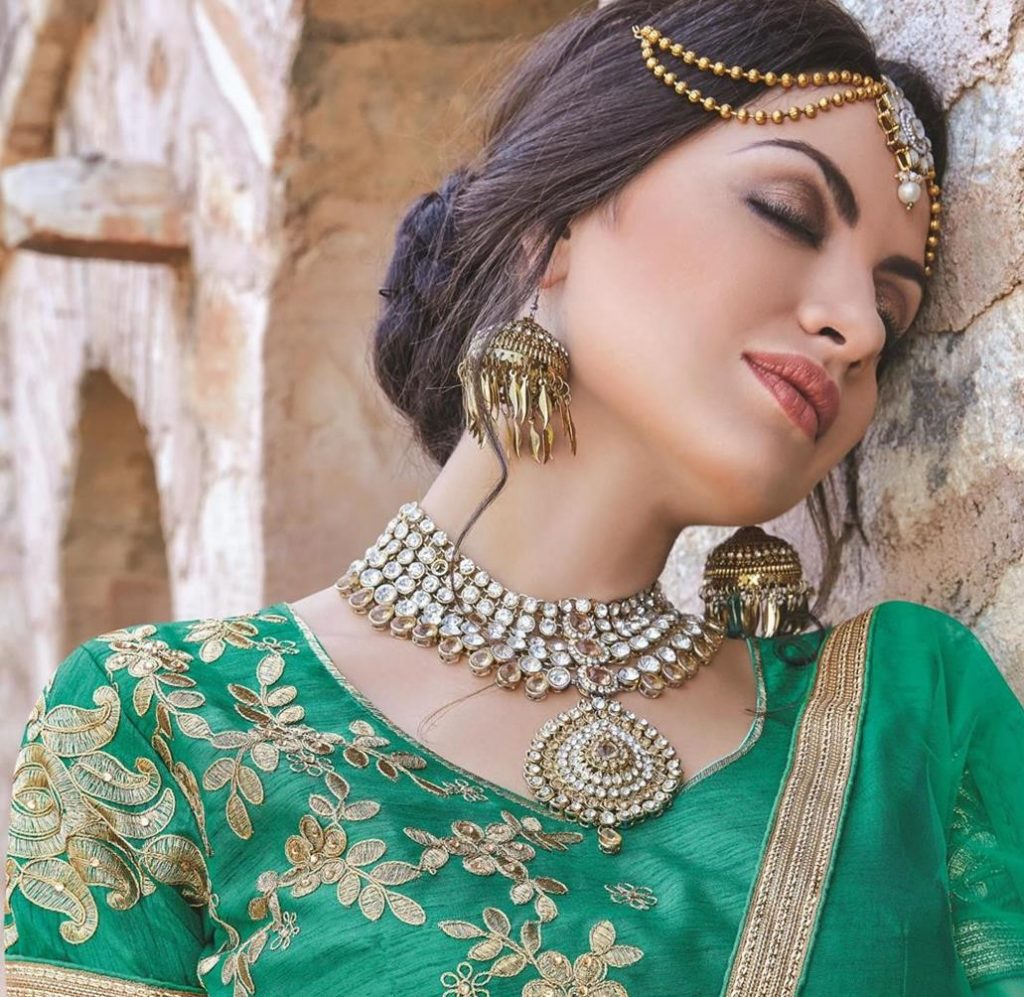 How to Choose contrast jewellery with lehenga?